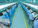 Китайская Foxconn, собирающая iPad и iPhone, заменит рабочих на роботов из-за волны самоубийств