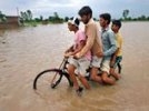 В Индии более 80 человек погибло при наводнении, два миллиона бежали от стихии