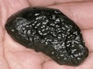 Метеорит возрастом 4,5 миллиарда лет упал на крышу дома вблизи Парижа