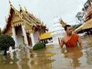 Власти затопленного Бангкока уступили жителям, требующим открыть шлюзы для выхода воды из пригородов
