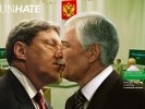 Арт-насмешники "заставили" лидеров партий слиться в поцелуях на виду у всей Москвы. ФОТО