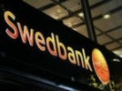 В Латвии началась паника среди вкладчиков Swedbank: банкоматы не работают, очереди к ним растут