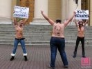 FEMEN: сотрудники КГБ Белоруссии избивали, остригли и угрожали сжечь девушек в лесу