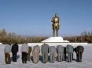 Корейские СМИ объявили: на месте рождения Ким Чен Ира раскололся лед и возникло свечение