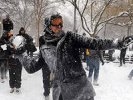 Полиция Петербурга разогнала игравших в снежки на Марсовом поле, есть задержанные