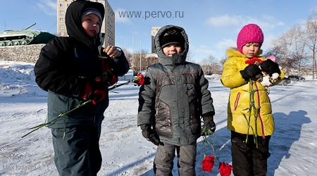 В честь праздника 23 февраля, в сквере боевой и трудовой славы города Первоуральска возложили цветы