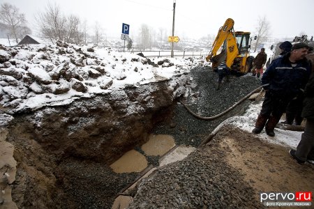 Из-за порыва трубопровода в Первоуральске 13 домов сидят без воды