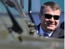 Сердюкова допросят по делу о незаконных поставках оружия
