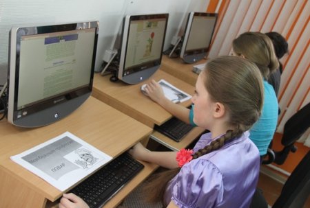 Евгений Примаков подарил первоуральским сиротам мультимедийный центр