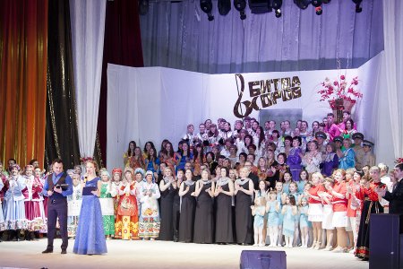 В Первоуральске состоялось грандиозное шоу Битва хоров «Под софитами…»