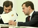 Уволенный Сурков появился на публике с Медведевым. Премьеру пришлось объясниться