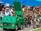 В Пхеньяне прошел детский военный парад с игрушечными ракетами и стрельбой по американцам