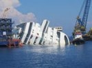 Затонувший лайнер Costa Concordia начнут поднимать в понедельник
