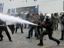 Полиция применила слезоточивый газ при разгоне протестующих в Афинах