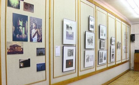 В Первоуральске открылась выставка «Исследуя границы»