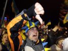 Протестующие в Киеве не дождались штурма. Тем не менее на Майдане погиб человек