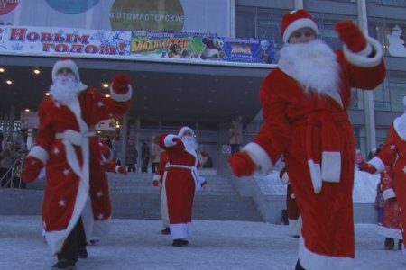 В Первоуральске Деды Морозы устроили флеш-моб