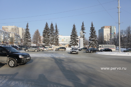 На борьбу с последствиями снегопада на первоуральские дороги вышла вся снегоуборочная техника