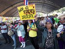 В Таиланде запретили собираться группами более пяти человек