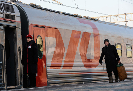 Движение поездов через Первоуральск изменили из-за пожара в Кирове