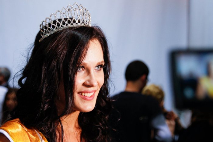 Девушка в короне. Франц ксавьер винтерхальтер – принцесса виктория. Женское имя королевы. Анна ярославовна дочь ярослава мудрого королева. Каролина бонапарт портрет.