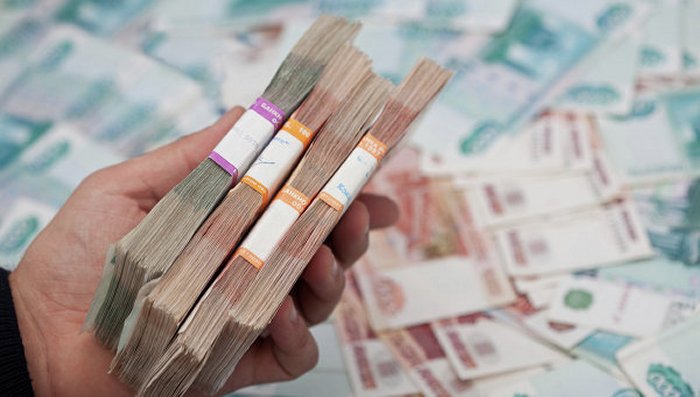 На открытии торгов рубль дешевеет