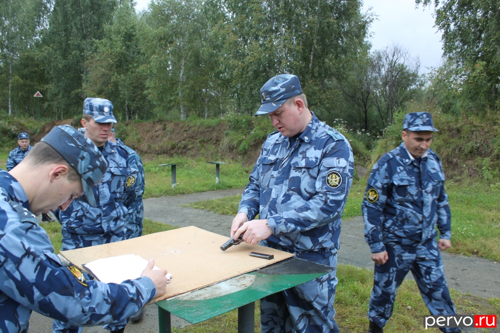 Управление по конвоированию гуфсин россии по свердловской области. Спецназ фсин самара. Управление по конвоированию свердловской области гуфсин россии. Фку ук гуфсин россии по свердловской области. Сотрудник гуфсин.