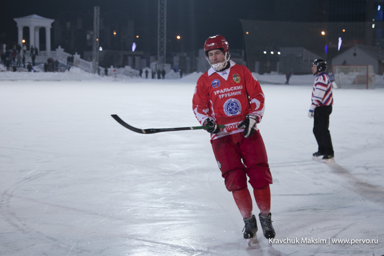 семён козлов хоккей. трубник донецк. уральский трубник форма. трубник кузбасс. 19 номер игрок кузбасс хоккей с мячом.