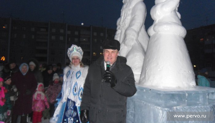 В поселке Билимбай открыли первую елку