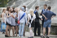 Последний звонок прозвенел для выпускников первоуральских школы Последний звонок прозвенел для выпускников первоуральских школы