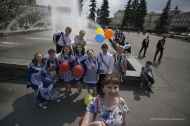 Последний звонок прозвенел для выпускников первоуральских школы Последний звонок прозвенел для выпускников первоуральских школы