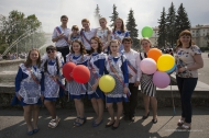 Последний звонок прозвенел для выпускников первоуральских школы Последний звонок прозвенел для выпускников первоуральских школы