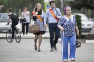 Последний звонок прозвенел для выпускников первоуральских школы Последний звонок прозвенел для выпускников первоуральских школы