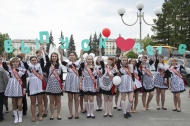 Последний звонок прозвенел для выпускников первоуральских школы Последний звонок прозвенел для выпускников первоуральских школы