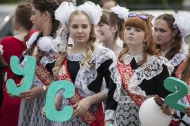 Последний звонок прозвенел для выпускников первоуральских школы Последний звонок прозвенел для выпускников первоуральских школы