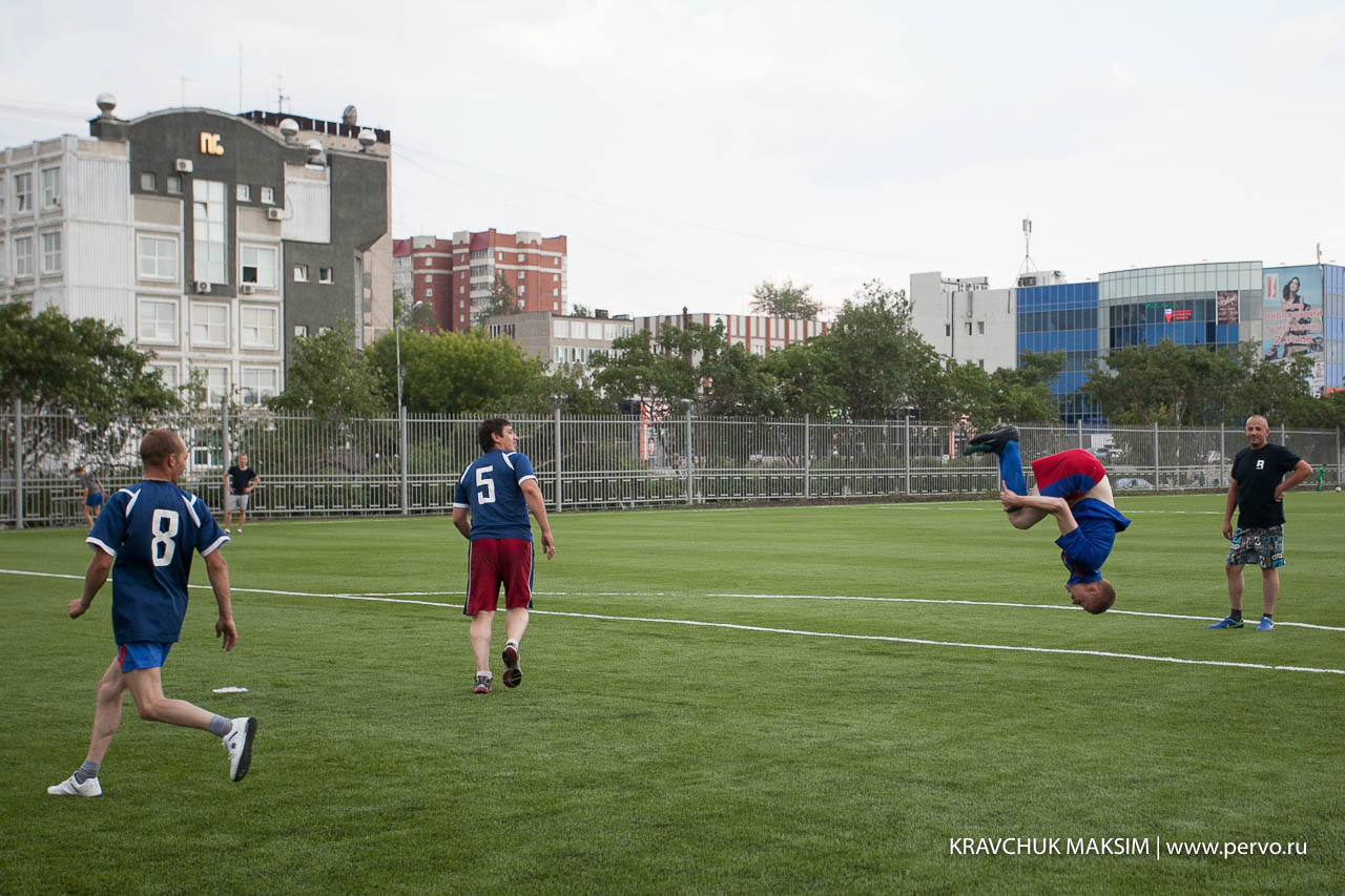 В Первоуральске открыли футбольное поле соответствующее международным стандартам FIFA