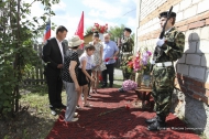 В Кузино открыли мемориальную доску в память о Павле Недоростове В Кузино открыли мемориальную доску в память о Павле Недоростове