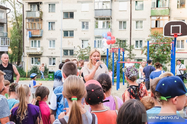 На Динасе для детворы на двух площадках прошли традиционные праздничные программы На Динасе для детворы на двух площадках прошли традиционные праздничные программы