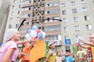 На Динасе для детворы на двух площадках прошли традиционные праздничные программы На Динасе для детворы на двух площадках прошли традиционные праздничные программы