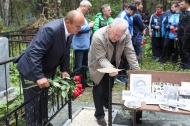В Первоуральске установили памятник великому хоккеисту Юрию Андреевичу Школьному В Первоуральске установили памятник великому хоккеисту Юрию Андреевичу Школьному