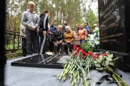 В Первоуральске установили памятник великому хоккеисту Юрию Андреевичу Школьному В Первоуральске установили памятник великому хоккеисту Юрию Андреевичу Школьному