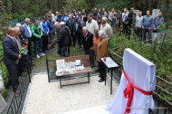 В Первоуральске установили памятник великому хоккеисту Юрию Андреевичу Школьному В Первоуральске установили памятник великому хоккеисту Юрию Андреевичу Школьному