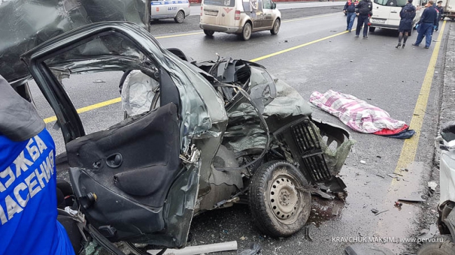 Под Первоуральском в результате ДТП погибла девушка Под Первоуральском в результате ДТП погибла девушка