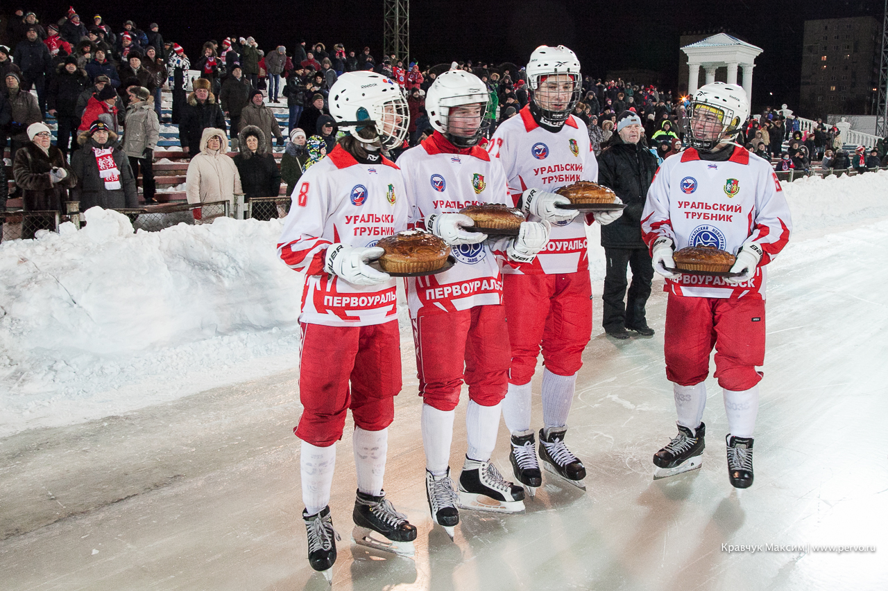 саяны-хакасия хоккейный клуб расписание. уральский трубник хоккей с мячом. саяны уральский трубник. хк уральский трубник с мячом. клюшка ска нефтяник.