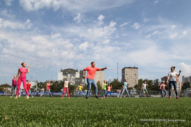 Мачта освещения восстановлена, а футбольное поле FIFA «ушло» под лед Мачта освещения восстановлена, а футбольное поле FIFA «ушло» под лед