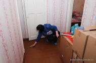 В день матери «молодогвардейцы» помогали первоуралочкам В день матери «молодогвардейцы» помогали первоуралочкам