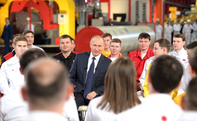 Владимир Путин посетил с рабочим визитом Челябинскую область и встретился с рабочими предприятия «Этерно» Владимир Путин посетил с рабочим визитом Челябинскую область и встретился с рабочими предприятия «Этерно»