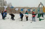 Праздник в расчищенном дворе Праздник в расчищенном дворе