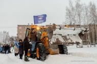 Праздник в расчищенном дворе Праздник в расчищенном дворе