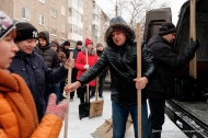 Праздник в расчищенном дворе Праздник в расчищенном дворе